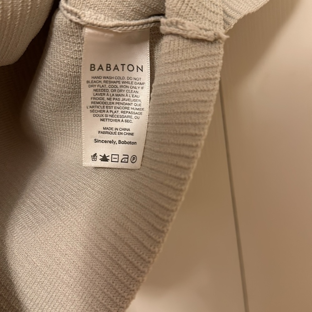 Aritzia Babaton sculpt knit square neck crop top size small - Picture 6 of 7